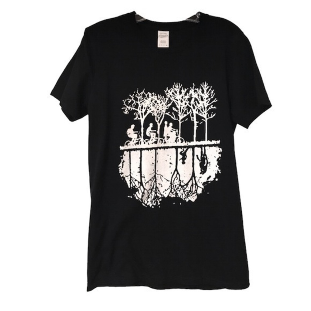 Stranger’s Things Graphic T-Shirt Gildan Activewear Size S women / teens